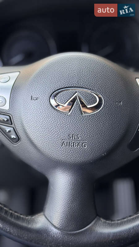 Внедорожник / Кроссовер Infiniti QX70 2016 в Одессе