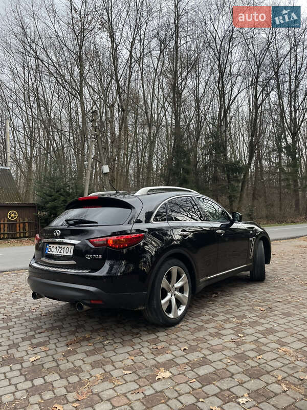 Внедорожник / Кроссовер Infiniti QX70 2014 в Стебнику