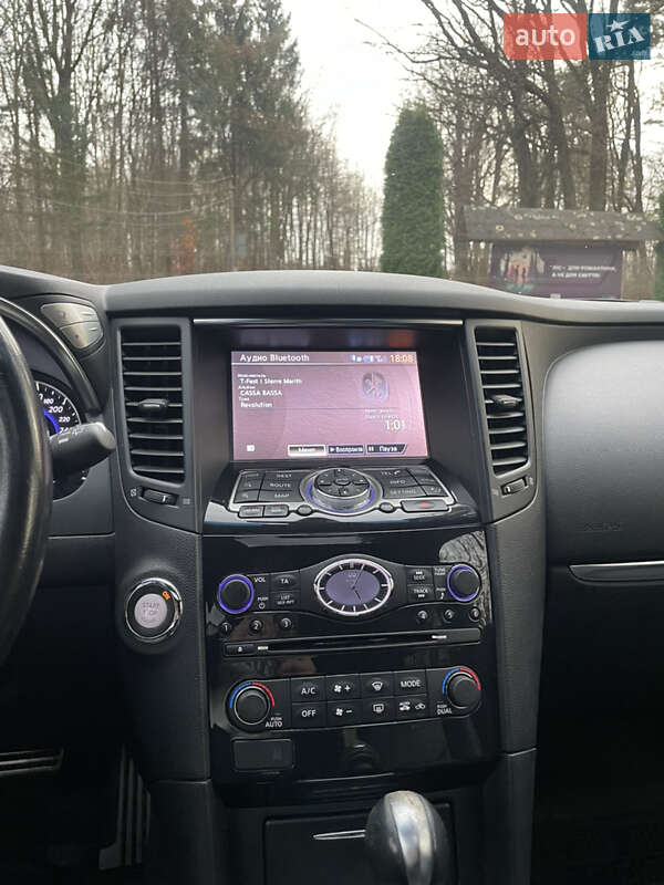 Внедорожник / Кроссовер Infiniti QX70 2014 в Стебнику