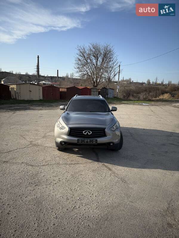 Внедорожник / Кроссовер Infiniti QX70 2013 в Запорожье