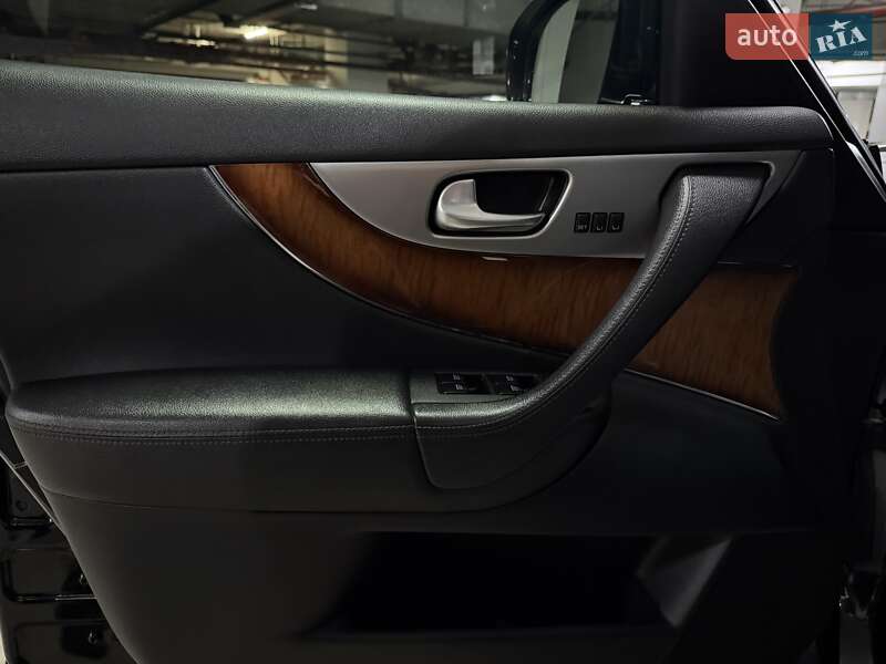 Внедорожник / Кроссовер Infiniti QX70 2013 в Киеве