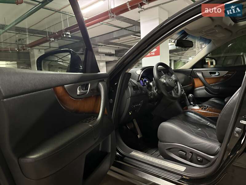 Внедорожник / Кроссовер Infiniti QX70 2013 в Киеве