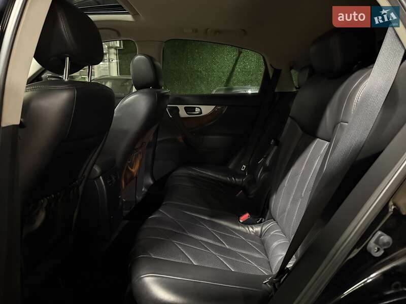 Внедорожник / Кроссовер Infiniti QX70 2013 в Киеве