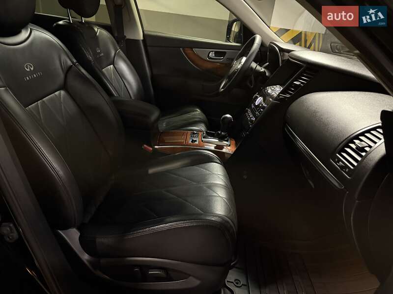 Внедорожник / Кроссовер Infiniti QX70 2013 в Киеве