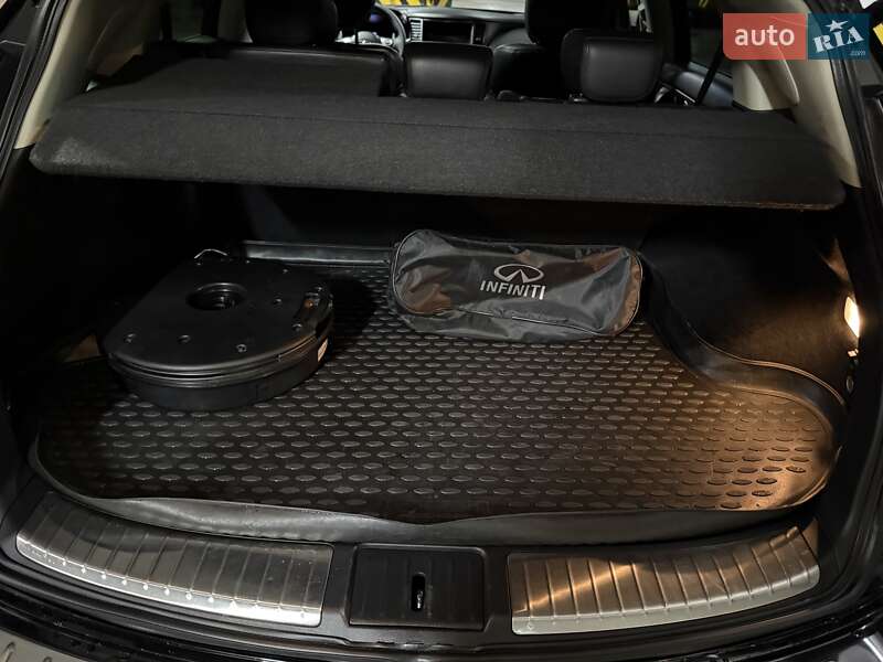 Внедорожник / Кроссовер Infiniti QX70 2013 в Киеве