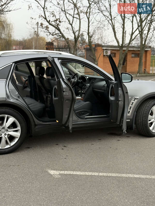 Внедорожник / Кроссовер Infiniti QX70 2015 в Александрие