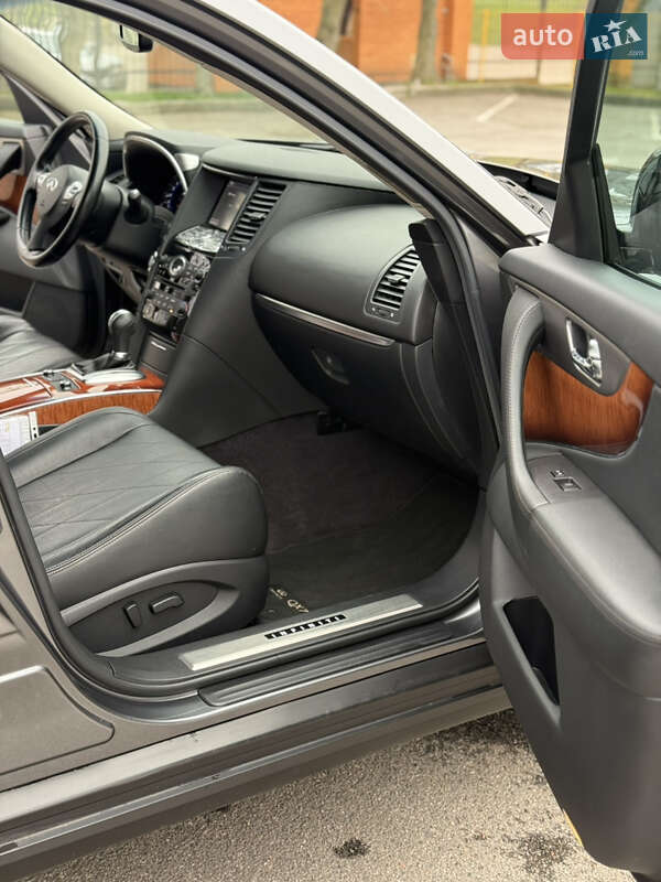 Внедорожник / Кроссовер Infiniti QX70 2015 в Александрие