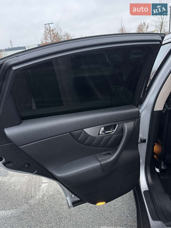 Позашляховик / Кросовер Infiniti QX70 2016 в Києві