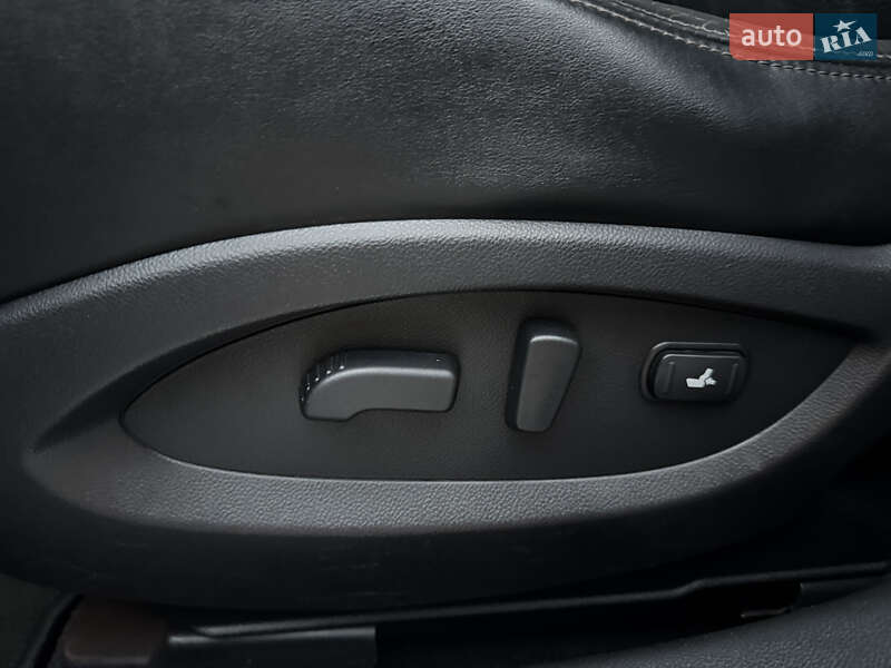 Позашляховик / Кросовер Infiniti QX70 2016 в Києві