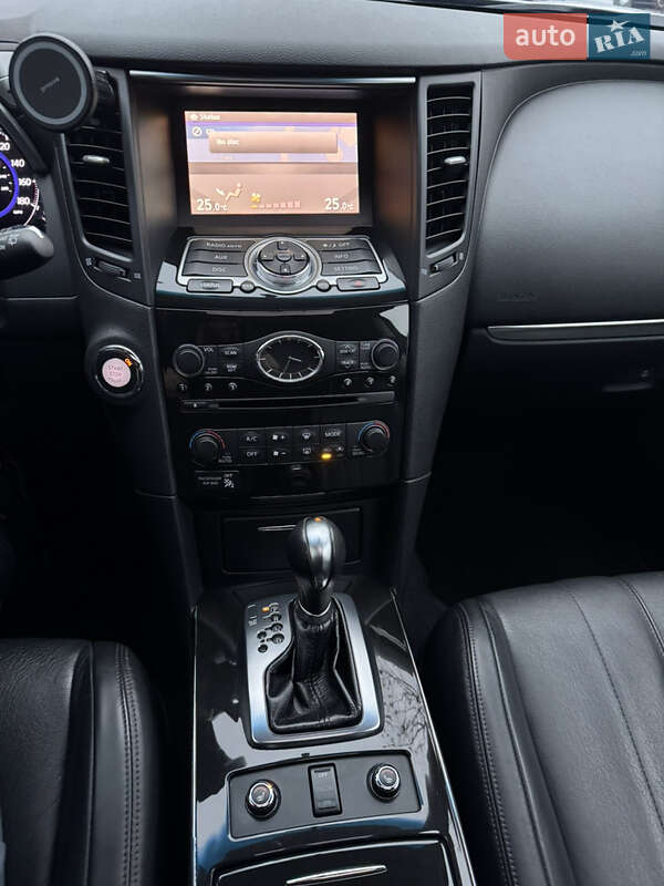 Позашляховик / Кросовер Infiniti QX70 2016 в Києві