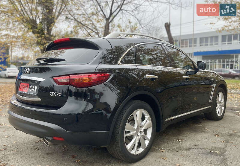 Внедорожник / Кроссовер Infiniti QX70 2015 в Киеве