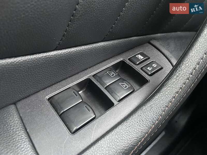 Позашляховик / Кросовер Infiniti QX70 2015 в Києві