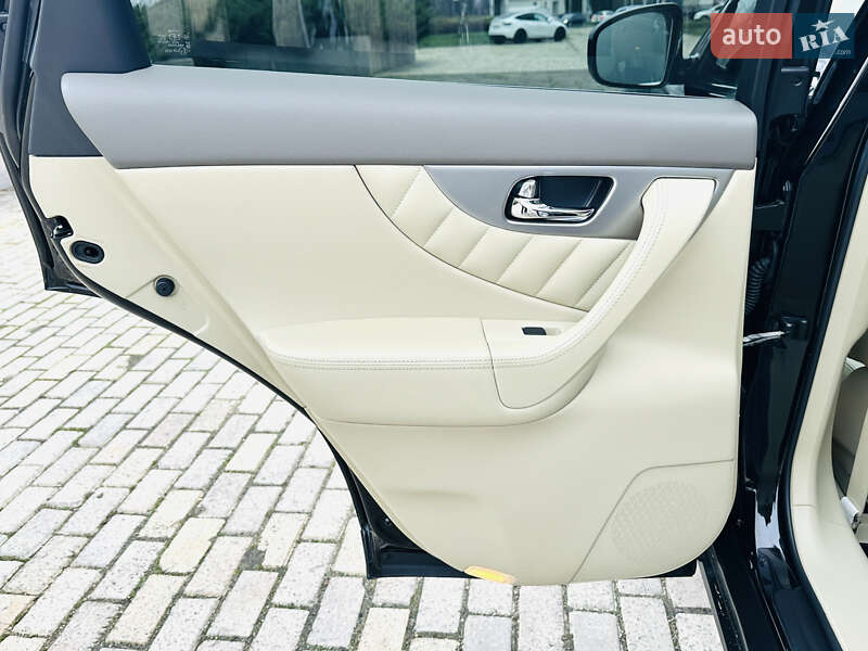 Позашляховик / Кросовер Infiniti QX70 2014 в Білій Церкві