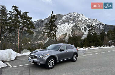 Позашляховик / Кросовер Infiniti QX70 2016 в Чернівцях