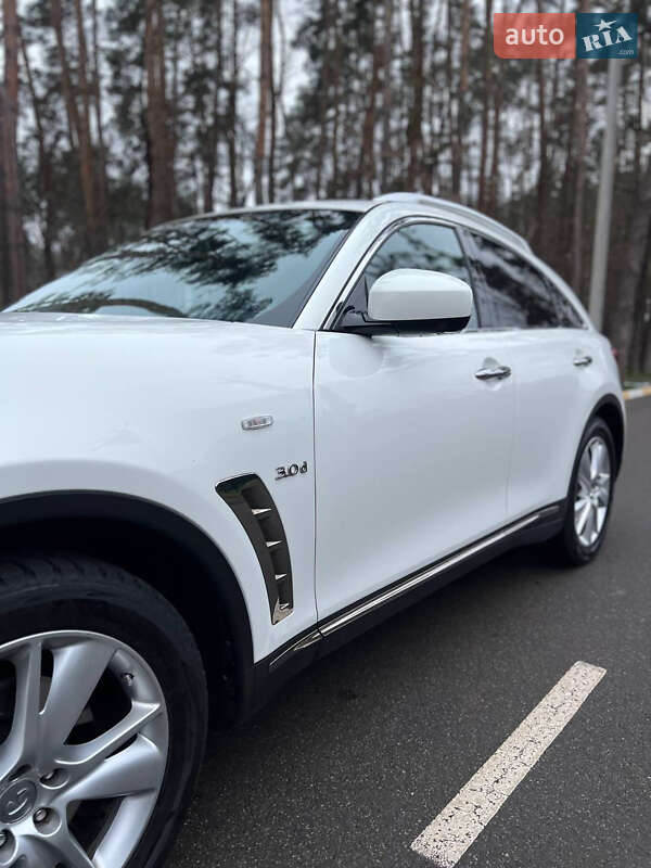 Внедорожник / Кроссовер Infiniti QX70 2015 в Киеве