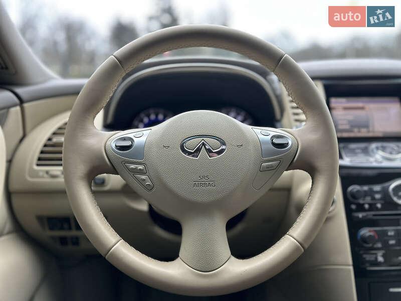 Внедорожник / Кроссовер Infiniti QX70 2016 в Николаеве