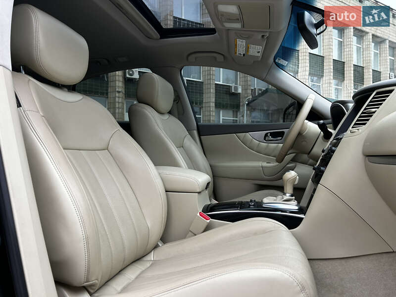 Внедорожник / Кроссовер Infiniti QX70 2016 в Николаеве