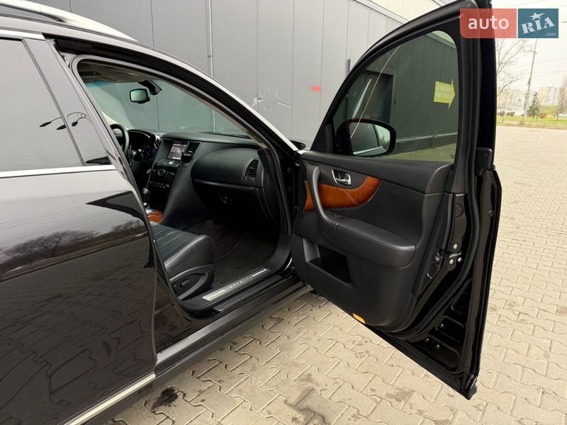 Внедорожник / Кроссовер Infiniti QX70 2014 в Киеве