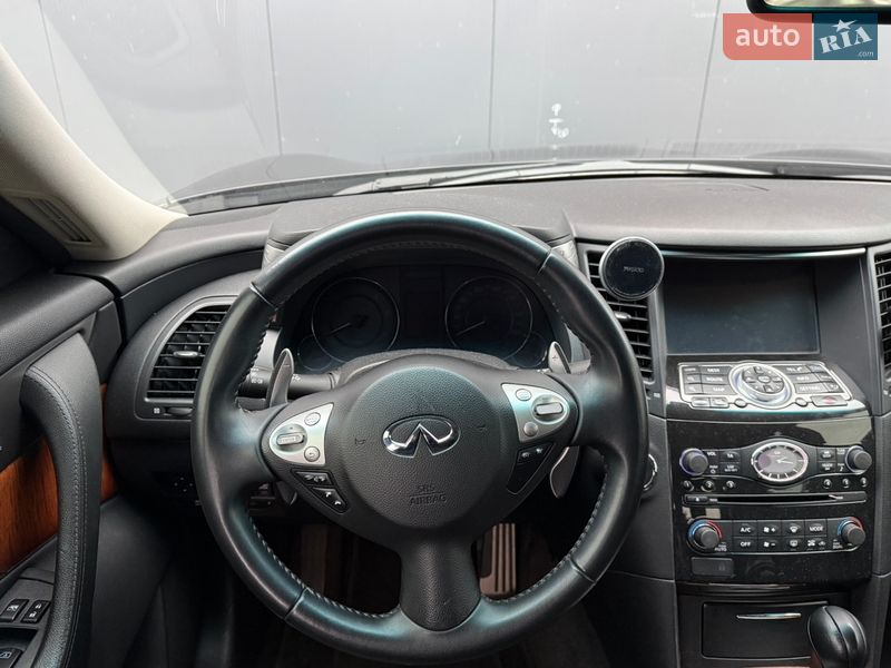 Внедорожник / Кроссовер Infiniti QX70 2014 в Киеве