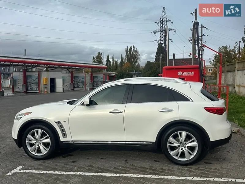 Infiniti QX70