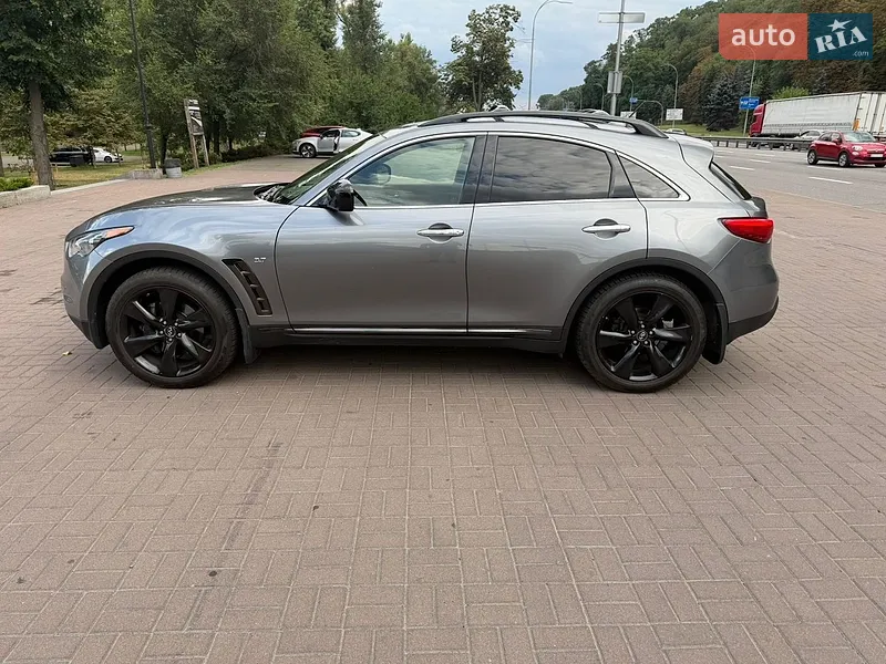 Infiniti QX70