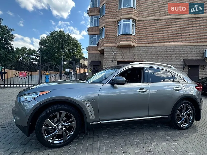 Infiniti QX70