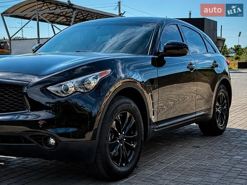 Infiniti QX70
