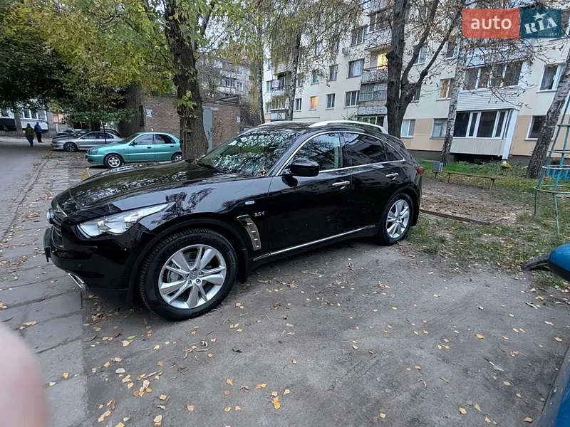 Infiniti QX70