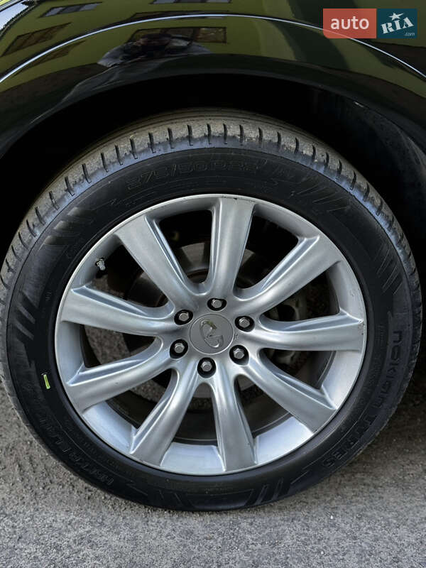 Позашляховик / Кросовер Infiniti QX80 2013 в Сарнах