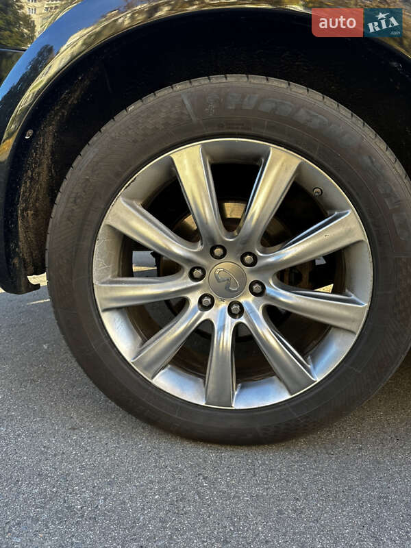 Позашляховик / Кросовер Infiniti QX80 2014 в Чернігові