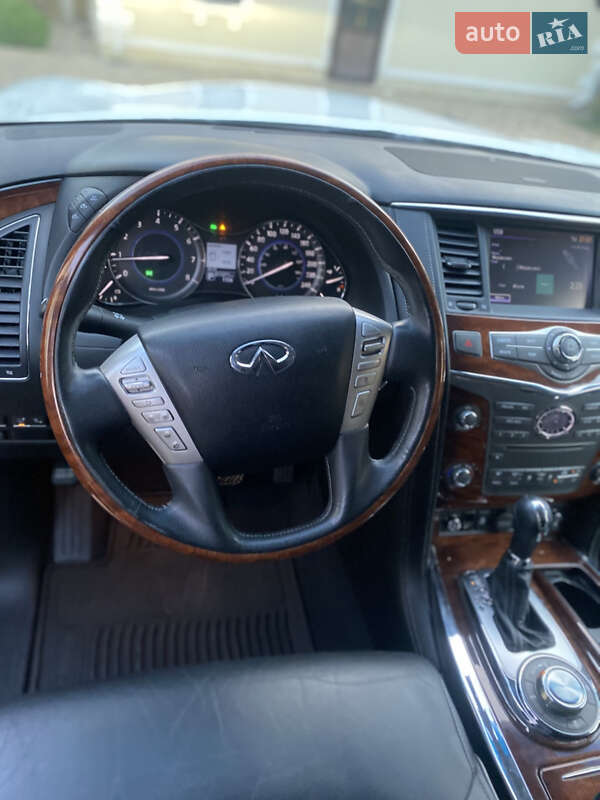 Внедорожник / Кроссовер Infiniti QX80 2015 в Могилев-Подольске