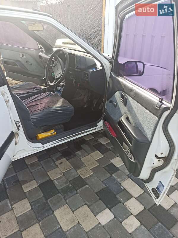 Седан Isuzu Gemini 1986 в Раздельной