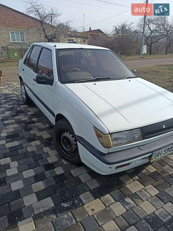 Седан Isuzu Gemini 1986 в Раздельной
