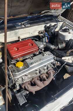 Седан Isuzu Gemini 1986 в Раздельной