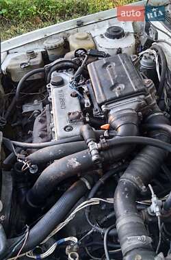 Седан Isuzu Gemini 1986 в 