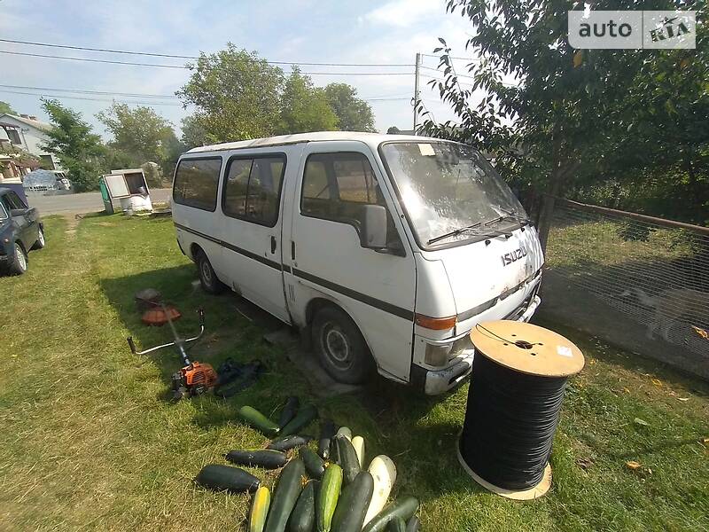 Грузопассажирский фургон Isuzu Midi груз. 1989 в Львове