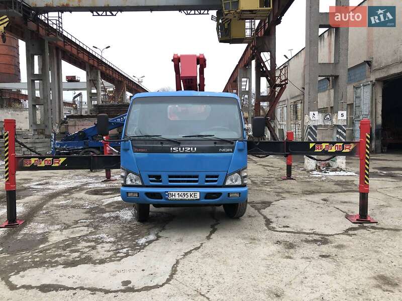 Isuzu NQR 2008