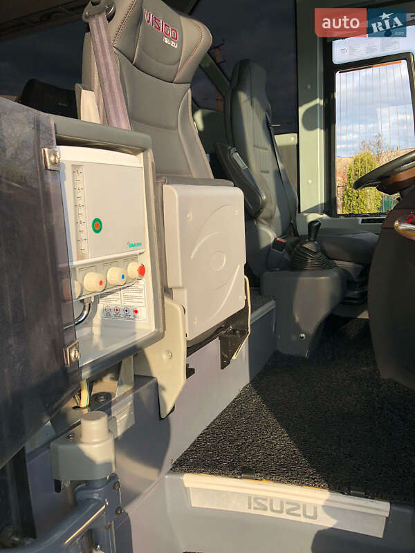Туристический / Междугородний автобус Isuzu Visigo 2013 в Умани