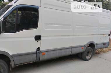 Вантажний фургон Iveco 35S13 2001 в Безлюдівці