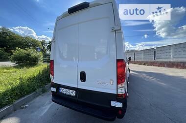 Вантажопасажирський фургон Iveco Daily груз. 2015 в Рівному