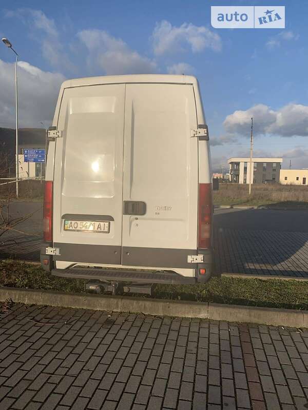Грузовой фургон Iveco Daily 2005 в Хусте