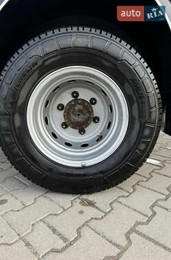 Грузовой фургон Iveco Daily 2013 в 