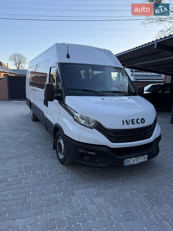 Грузопассажирский фургон Iveco Daily 2022 в 