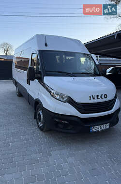 Грузопассажирский фургон Iveco Daily 2022 в 