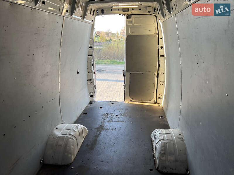 Грузовой фургон Iveco Daily 2012 в Львове