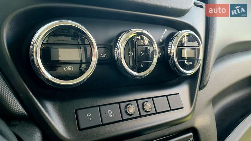 Грузовой фургон Iveco Daily 2015 в Киеве