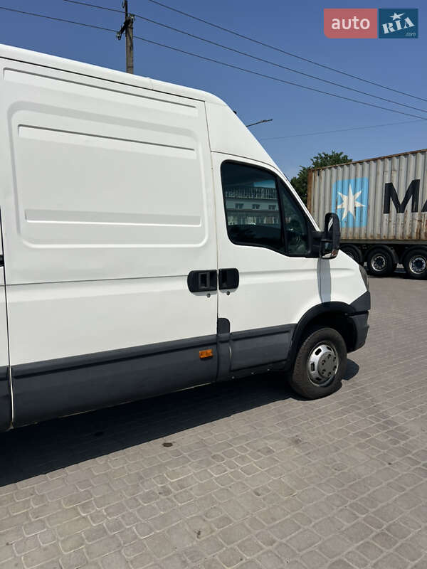 Вантажний фургон Iveco Daily 2013 в Шептицькому