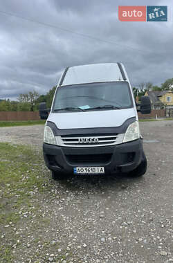 Грузовой фургон Iveco Daily 2008 в Тячеве