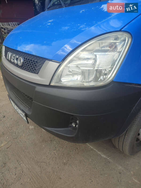 Грузовой фургон Iveco Daily 2010 в 