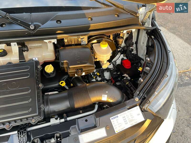 Автовоз Iveco Daily 2020 в Ужгороде